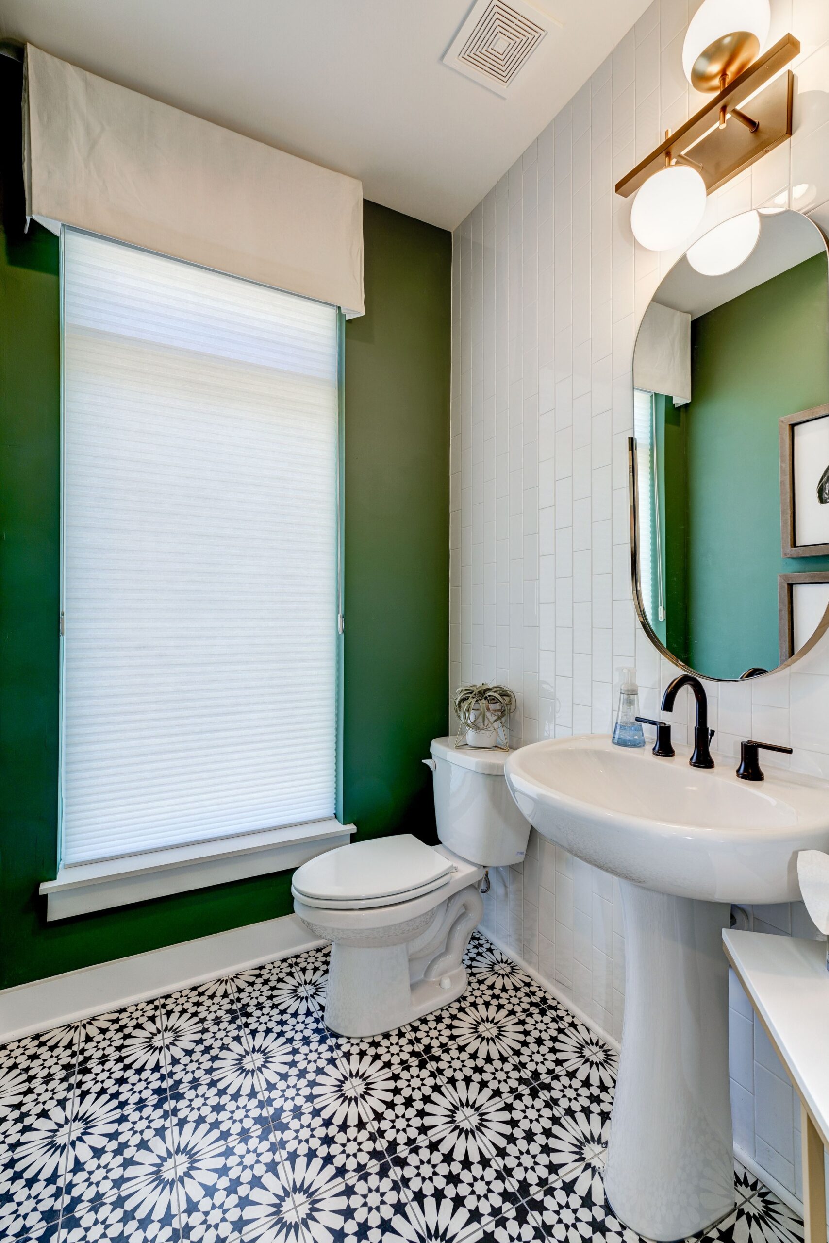 5 Incredible Features Every Powder Room Needs