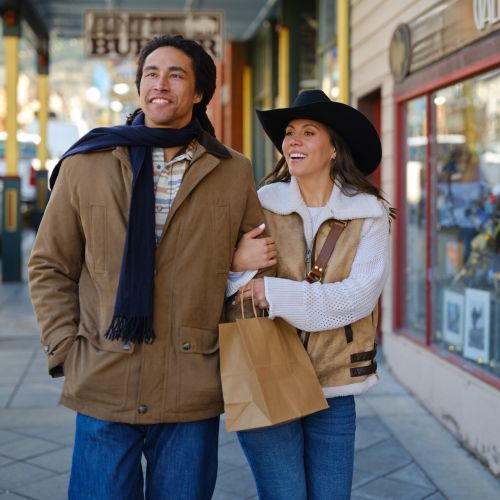 Holiday Shopping, Small-Town Style: Shopping Near The Woods at Occoquan Overlook